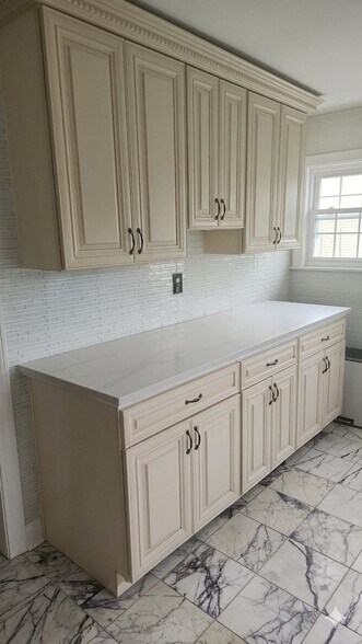 Building Photo - 311 E 6th Ave