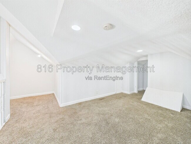 Building Photo - 5611 Olive St