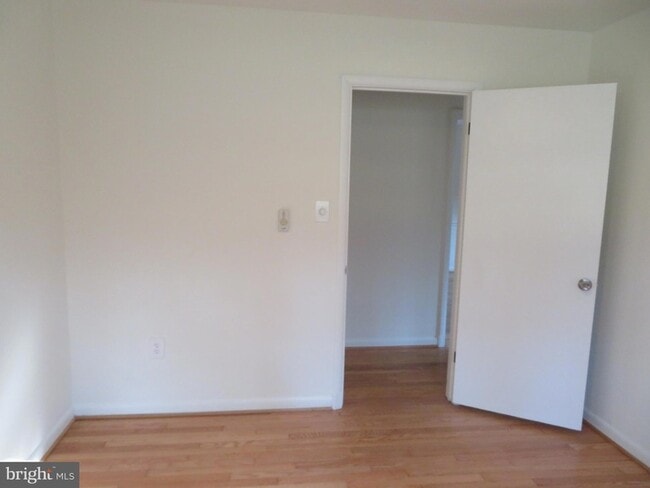 Building Photo - 26 Lakeside Dr