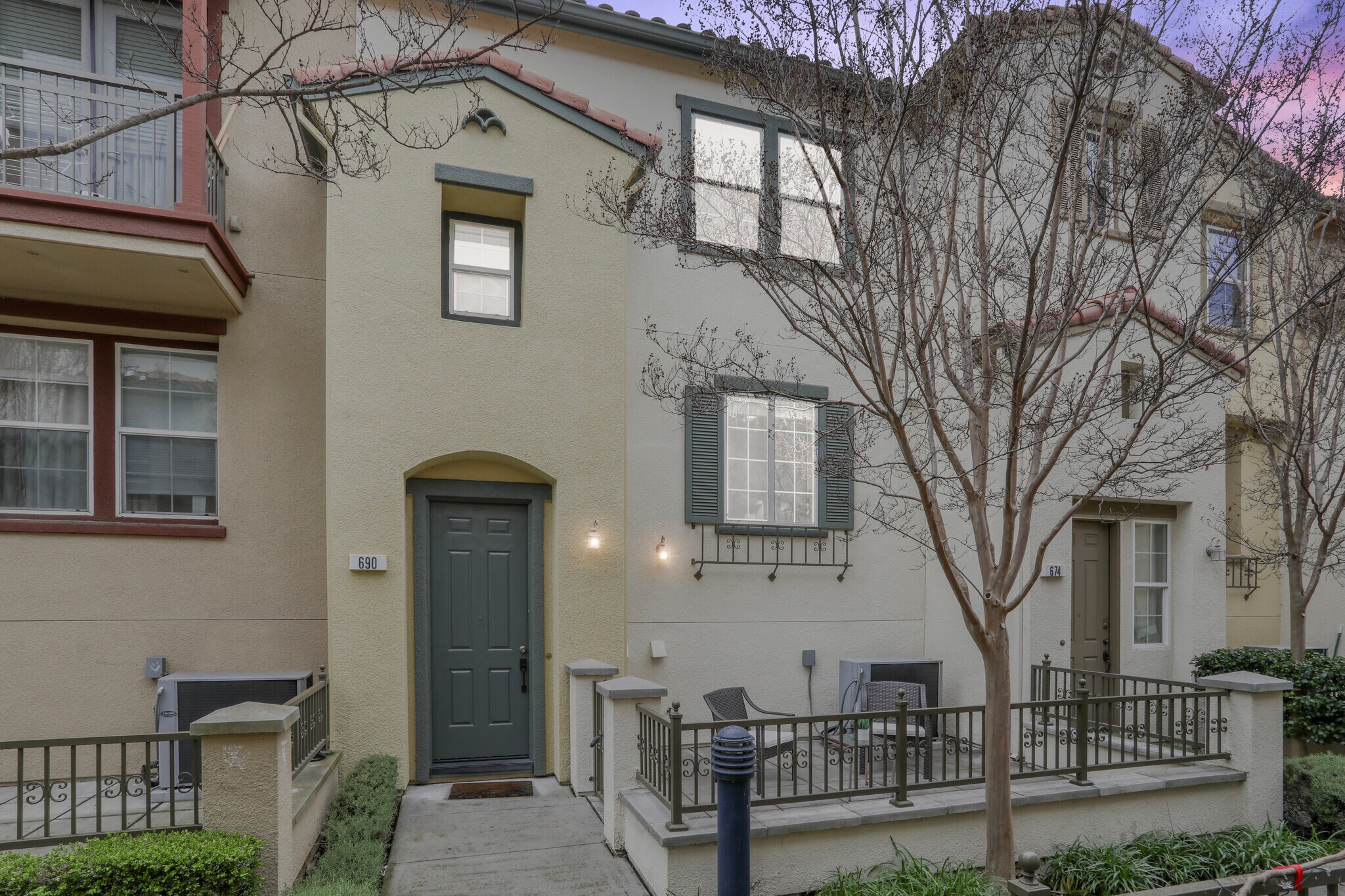 Building Photo - 690 Claridad Loop