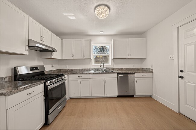 Building Photo - 3209 McCrarey Dr