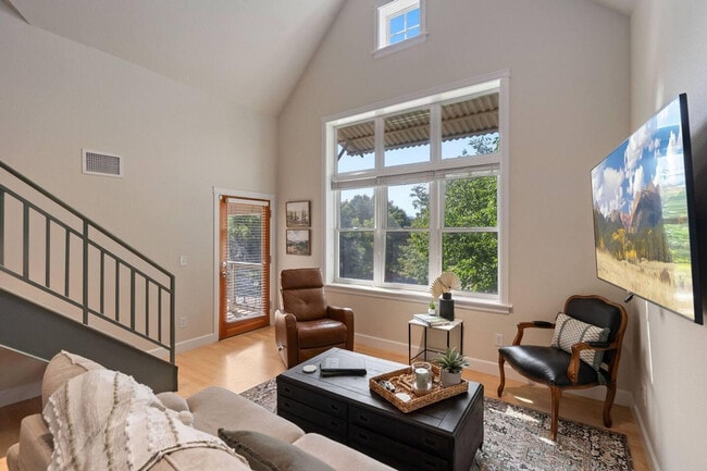 Building Photo - 330 N Howes St