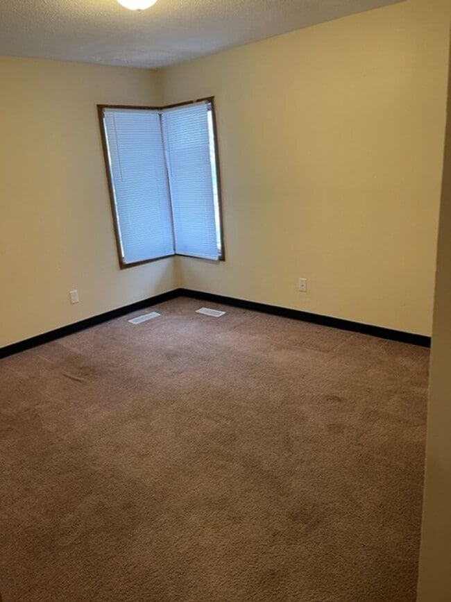 Building Photo - Two Bedroom Duplex