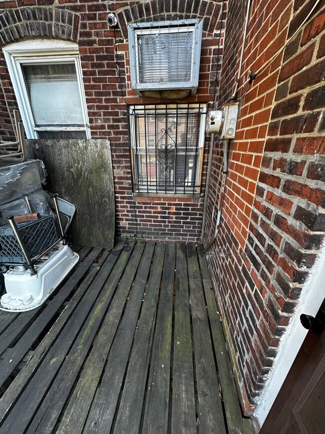 Building Photo - Welcome Home! Well-kept West Passyunk 3 Be...