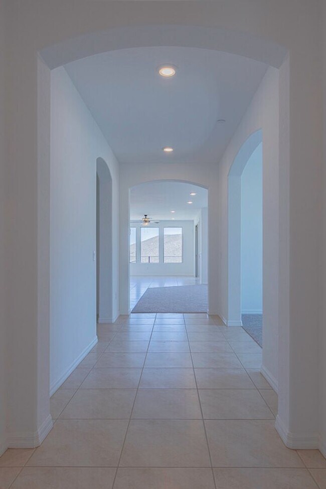 Building Photo - SINGLE STORY HOME IN GATED DEL WEBB AT LAK...