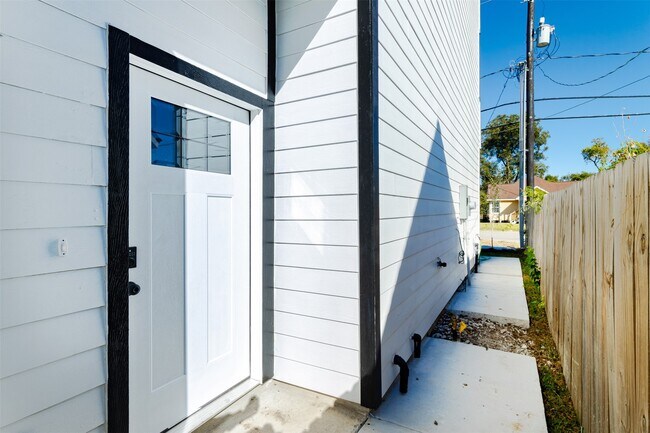 Building Photo - 4008 Bennington St