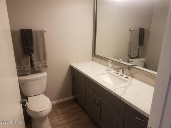 Building Photo - 7137 E Rancho Vista Dr