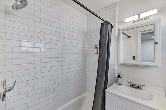 Building Photo - 2216 Hazard St