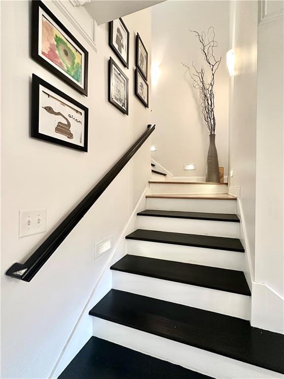 Building Photo - 3232 Brookview Rd