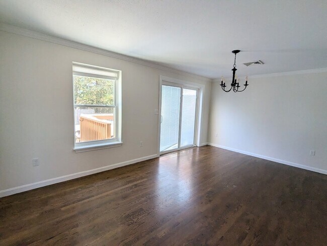 Building Photo - 107 Franklin St Ext