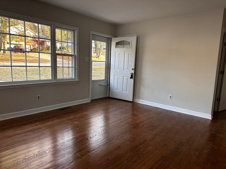 Building Photo - 2054 K Ct Ave