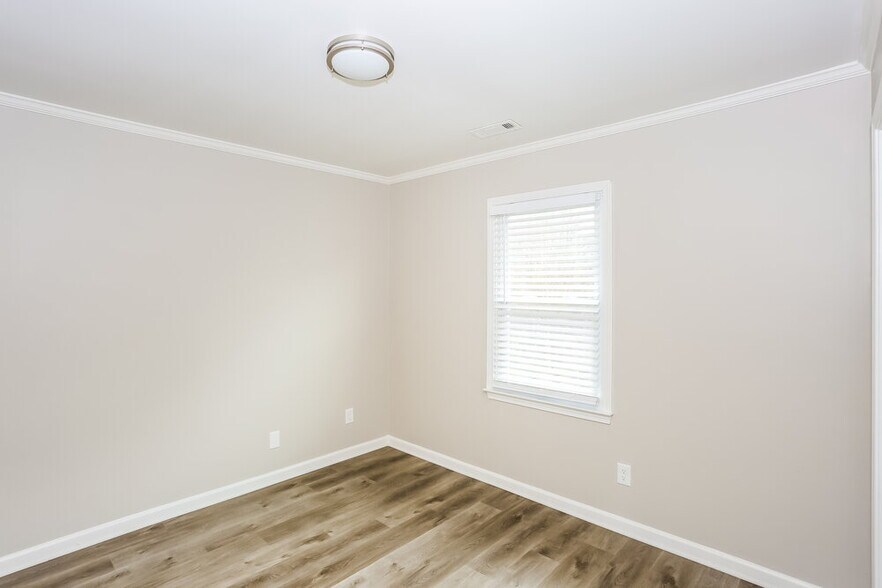 Building Photo - 4110 Woodbury Terrace NW