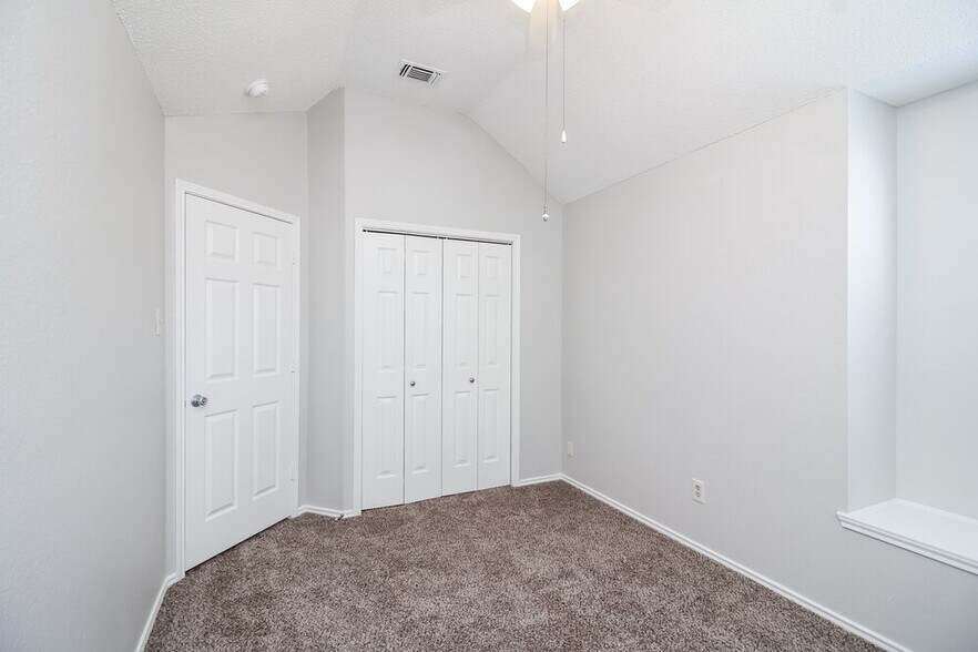 Building Photo - 2326 Weatherby Dr