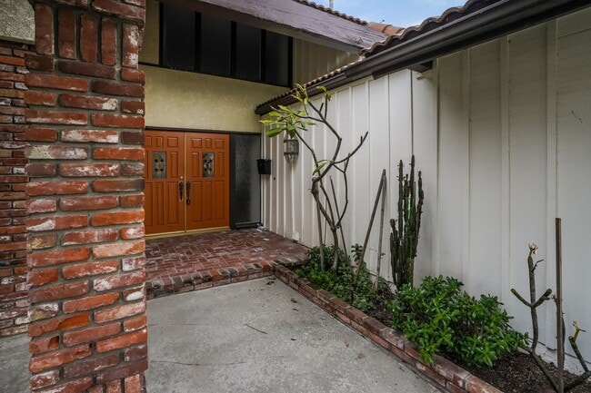 Building Photo - LA PALMA  4BR/2.5BA +FAMILY ROOM  BEST PRICED HOME IN AREA