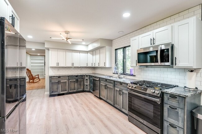 Building Photo - 896 Cliffside Dr