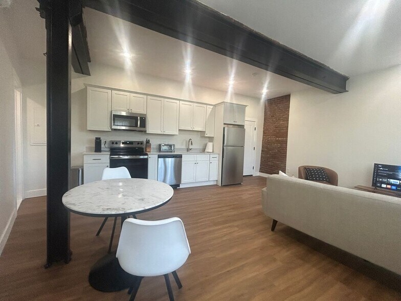 Building Photo - 110 Hotel St