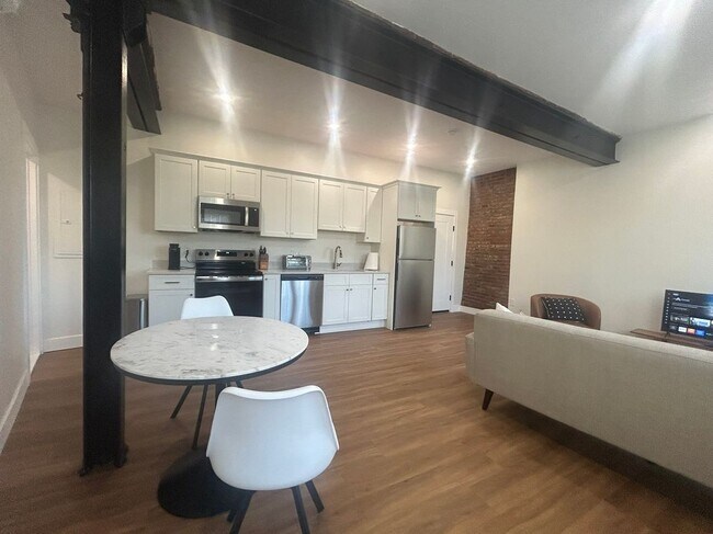 Building Photo - 110 Hotel St