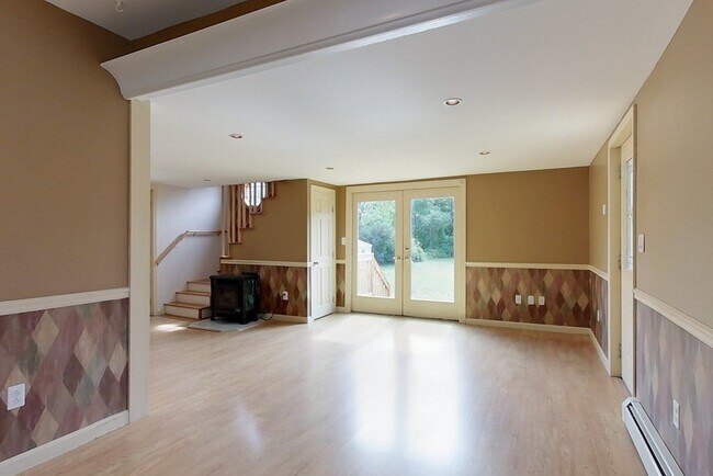 Building Photo - 520 Main St