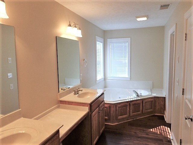 Building Photo - 4321 Roxburghe Ct