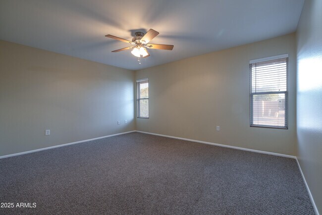 Building Photo - 10005 W Oak Ridge Dr
