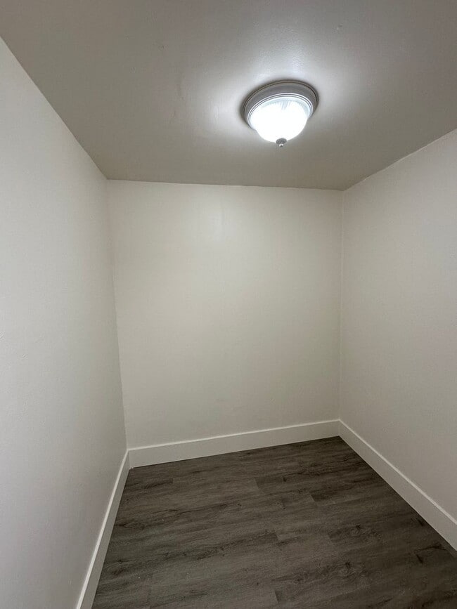 Building Photo - 208 Van Houten Ave