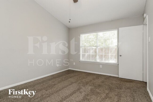 Building Photo - 1705 Wallingford Dr