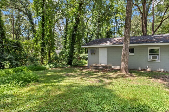 Building Photo - 719 Woodland Rd