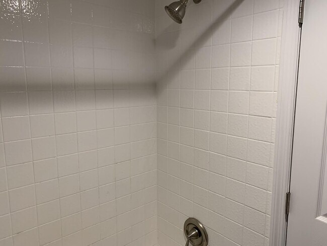 Building Photo - 1548 SE Royal Green Cir