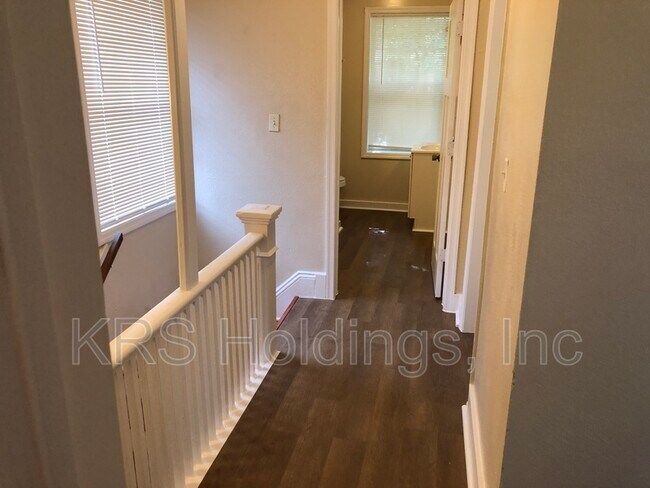 Building Photo - 1032 37th St