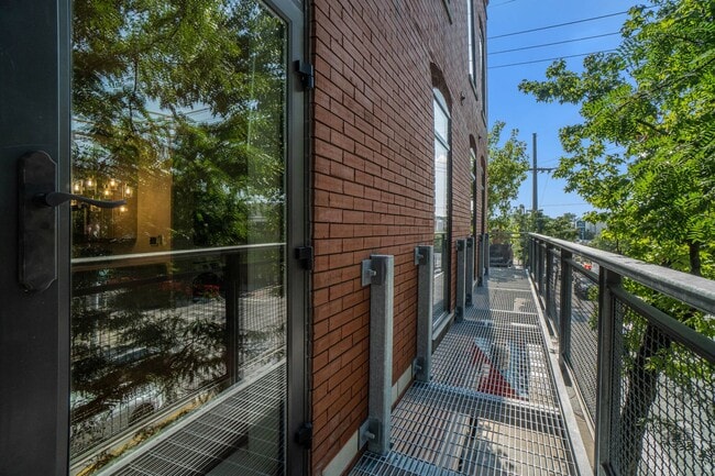 Building Photo - Modern 1 Bedroom, 1 Bath Apartment Home  Located In Historic Westport