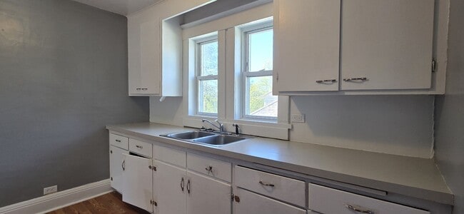 Building Photo - Upper Level One Bedroom Condo in Cadillac