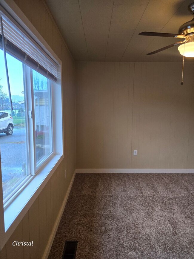 Building Photo - 2531 Stephenson Ave