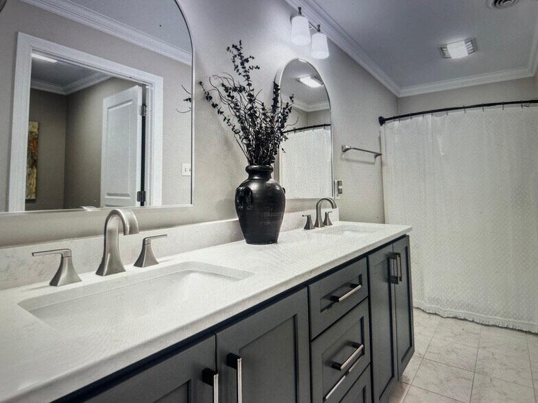 Building Photo - 9230 Honors Way