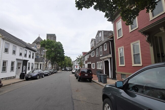 Building Photo - 135 Otis St