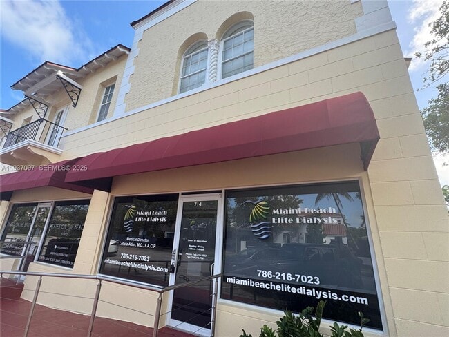 Building Photo - 700 W 51st St