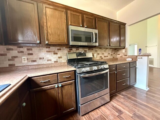 Building Photo - 2107 Willow Way