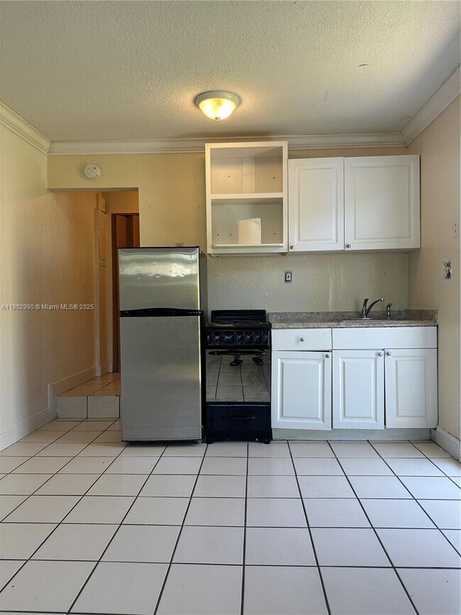 Building Photo - 2446 Johnson St