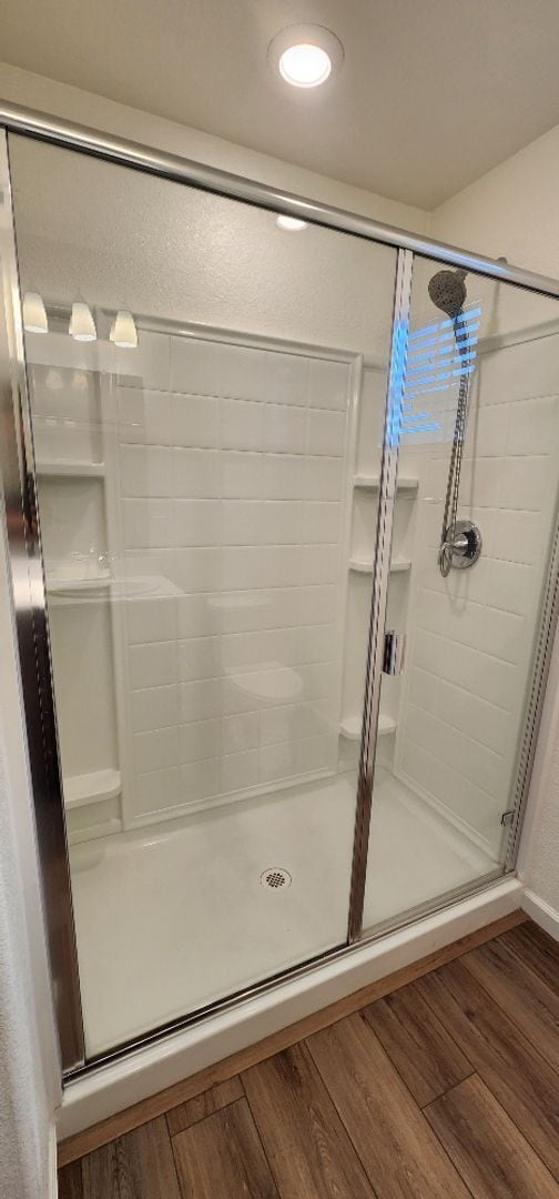 Building Photo - Newer Centrally Located Beauty!