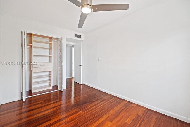 Building Photo - 16681 NE 35th Ave