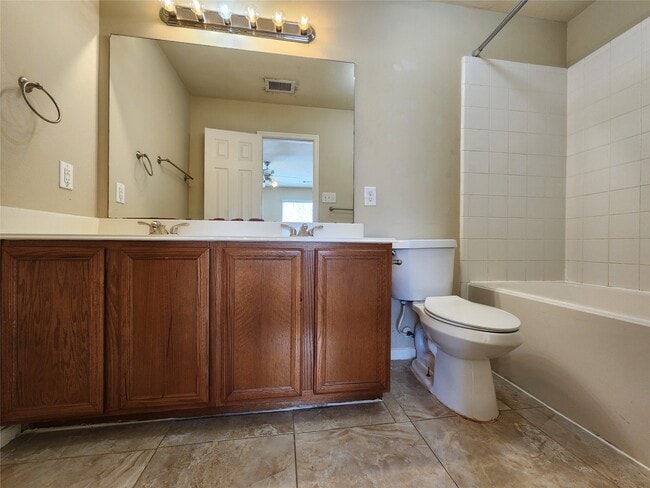 Building Photo - 11111 Valley Kings Dr