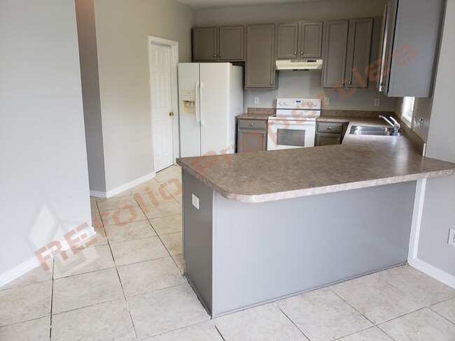 Building Photo - Lovely 4 Bedroom, 2.5 Bath Single-Family H...