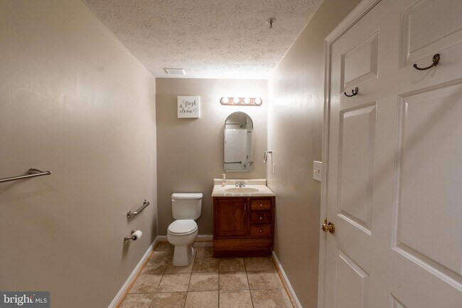Building Photo - 689 Winding Stream Way