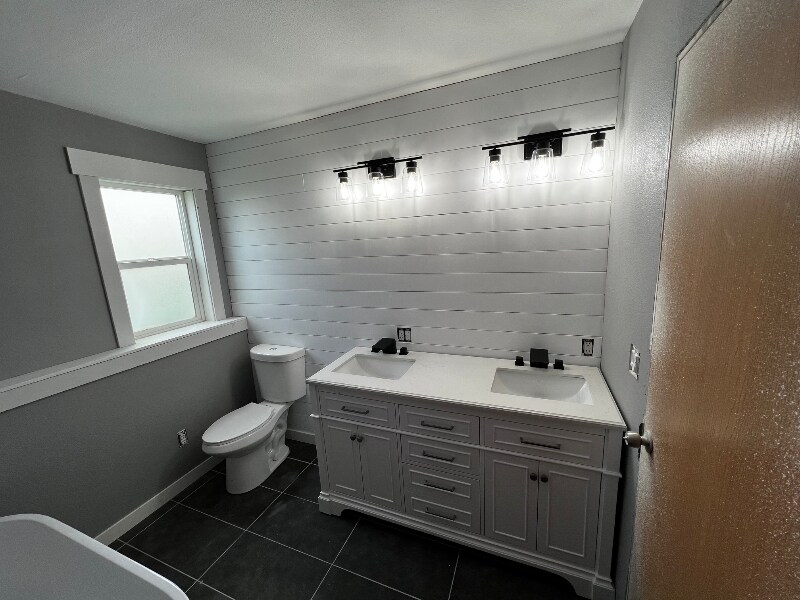 Building Photo - 18609 E 11th Ave