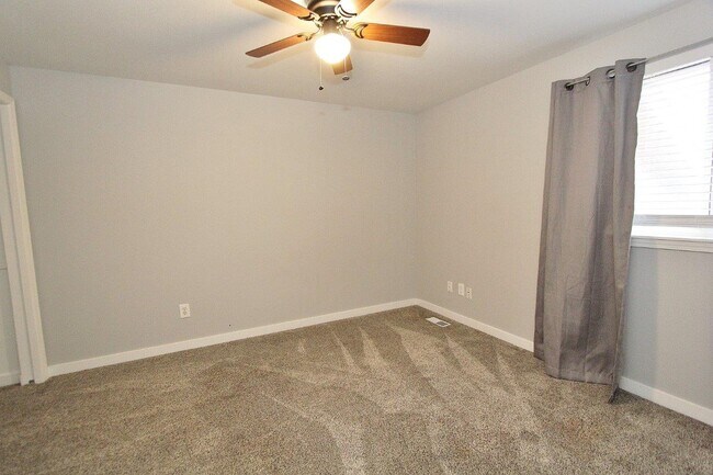 Building Photo - 2589 S Oak Leaf Ln