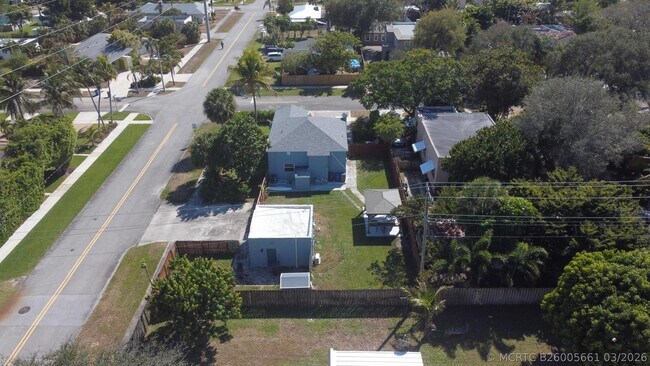 Building Photo - 301 Hawthorne Dr