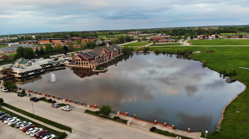 Building Photo - Swan Lake