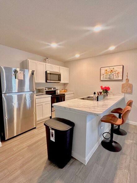 Kitchen area - 11040 Pelican Hill Ln