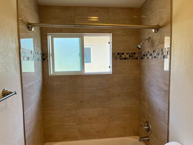 Building Photo - Spacious 1bd/1ba apartment