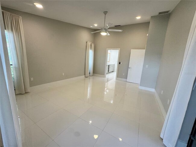 Building Photo - 3705 Torrey Pines Blvd