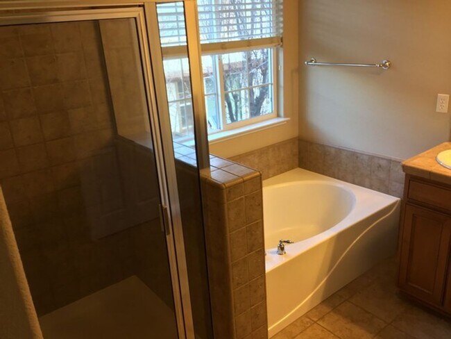 Building Photo - Gated Community 4 Bedroom 2.5 Bath Home...